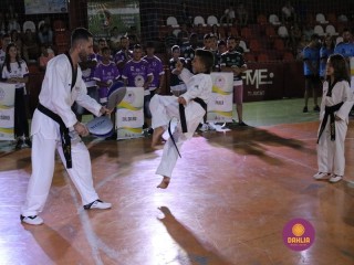 
<a style='margin-left: 5px;' class='btn btn-xs btn-social btn-facebook' href='https://www.facebook.com/sharer/sharer.php?u=https://www.boladovale.com.br/imgs/800-800-90/conteudo/fotos/1381/img4175.jpg' rel='popup' data-width='500' data-height='400'><i class='fa fa-facebook'></i>Compartilhar <span class='hidden-xs'>no Facebook</span>
</a> 
<a class='btn btn-default btn-xs' target='_blank' href='imgs/800-800-90/conteudo/fotos/1381/img4175.jpg'>
<span class='glyphicon glyphicon-cloud-download'></span> Salvar
</a> 
<span></span>