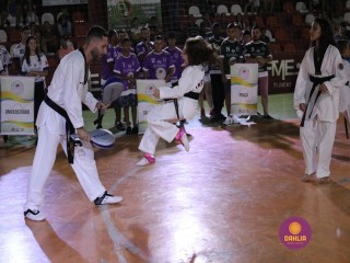 
<a style='margin-left: 5px;' class='btn btn-xs btn-social btn-facebook' href='https://www.facebook.com/sharer/sharer.php?u=https://www.boladovale.com.br/imgs/800-800-90/conteudo/fotos/1381/img4177.jpg' rel='popup' data-width='500' data-height='400'><i class='fa fa-facebook'></i>Compartilhar <span class='hidden-xs'>no Facebook</span>
</a> 
<a class='btn btn-default btn-xs' target='_blank' href='imgs/800-800-90/conteudo/fotos/1381/img4177.jpg'>
<span class='glyphicon glyphicon-cloud-download'></span> Salvar
</a> 
<span></span>