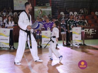 
<a style='margin-left: 5px;' class='btn btn-xs btn-social btn-facebook' href='https://www.facebook.com/sharer/sharer.php?u=https://www.boladovale.com.br/imgs/800-800-90/conteudo/fotos/1381/img4186.jpg' rel='popup' data-width='500' data-height='400'><i class='fa fa-facebook'></i>Compartilhar <span class='hidden-xs'>no Facebook</span>
</a> 
<a class='btn btn-default btn-xs' target='_blank' href='imgs/800-800-90/conteudo/fotos/1381/img4186.jpg'>
<span class='glyphicon glyphicon-cloud-download'></span> Salvar
</a> 
<span></span>