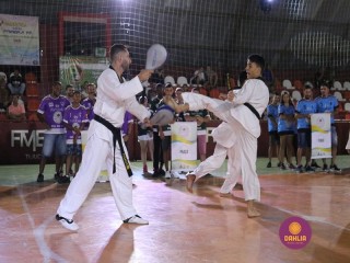 
<a style='margin-left: 5px;' class='btn btn-xs btn-social btn-facebook' href='https://www.facebook.com/sharer/sharer.php?u=https://www.boladovale.com.br/imgs/800-800-90/conteudo/fotos/1381/img4188.jpg' rel='popup' data-width='500' data-height='400'><i class='fa fa-facebook'></i>Compartilhar <span class='hidden-xs'>no Facebook</span>
</a> 
<a class='btn btn-default btn-xs' target='_blank' href='imgs/800-800-90/conteudo/fotos/1381/img4188.jpg'>
<span class='glyphicon glyphicon-cloud-download'></span> Salvar
</a> 
<span></span>