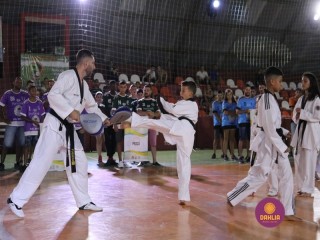 
<a style='margin-left: 5px;' class='btn btn-xs btn-social btn-facebook' href='https://www.facebook.com/sharer/sharer.php?u=https://www.boladovale.com.br/imgs/800-800-90/conteudo/fotos/1381/img4192.jpg' rel='popup' data-width='500' data-height='400'><i class='fa fa-facebook'></i>Compartilhar <span class='hidden-xs'>no Facebook</span>
</a> 
<a class='btn btn-default btn-xs' target='_blank' href='imgs/800-800-90/conteudo/fotos/1381/img4192.jpg'>
<span class='glyphicon glyphicon-cloud-download'></span> Salvar
</a> 
<span></span>