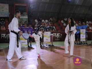 
<a style='margin-left: 5px;' class='btn btn-xs btn-social btn-facebook' href='https://www.facebook.com/sharer/sharer.php?u=https://www.boladovale.com.br/imgs/800-800-90/conteudo/fotos/1381/img4195.jpg' rel='popup' data-width='500' data-height='400'><i class='fa fa-facebook'></i>Compartilhar <span class='hidden-xs'>no Facebook</span>
</a> 
<a class='btn btn-default btn-xs' target='_blank' href='imgs/800-800-90/conteudo/fotos/1381/img4195.jpg'>
<span class='glyphicon glyphicon-cloud-download'></span> Salvar
</a> 
<span></span>