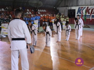 
<a style='margin-left: 5px;' class='btn btn-xs btn-social btn-facebook' href='https://www.facebook.com/sharer/sharer.php?u=https://www.boladovale.com.br/imgs/800-800-90/conteudo/fotos/1381/img4200.jpg' rel='popup' data-width='500' data-height='400'><i class='fa fa-facebook'></i>Compartilhar <span class='hidden-xs'>no Facebook</span>
</a> 
<a class='btn btn-default btn-xs' target='_blank' href='imgs/800-800-90/conteudo/fotos/1381/img4200.jpg'>
<span class='glyphicon glyphicon-cloud-download'></span> Salvar
</a> 
<span></span>