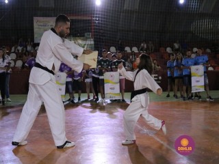 
<a style='margin-left: 5px;' class='btn btn-xs btn-social btn-facebook' href='https://www.facebook.com/sharer/sharer.php?u=https://www.boladovale.com.br/imgs/800-800-90/conteudo/fotos/1381/img4203.jpg' rel='popup' data-width='500' data-height='400'><i class='fa fa-facebook'></i>Compartilhar <span class='hidden-xs'>no Facebook</span>
</a> 
<a class='btn btn-default btn-xs' target='_blank' href='imgs/800-800-90/conteudo/fotos/1381/img4203.jpg'>
<span class='glyphicon glyphicon-cloud-download'></span> Salvar
</a> 
<span></span>