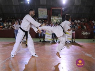 
<a style='margin-left: 5px;' class='btn btn-xs btn-social btn-facebook' href='https://www.facebook.com/sharer/sharer.php?u=https://www.boladovale.com.br/imgs/800-800-90/conteudo/fotos/1381/img4213.jpg' rel='popup' data-width='500' data-height='400'><i class='fa fa-facebook'></i>Compartilhar <span class='hidden-xs'>no Facebook</span>
</a> 
<a class='btn btn-default btn-xs' target='_blank' href='imgs/800-800-90/conteudo/fotos/1381/img4213.jpg'>
<span class='glyphicon glyphicon-cloud-download'></span> Salvar
</a> 
<span></span>