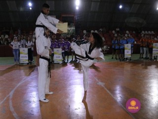 
<a style='margin-left: 5px;' class='btn btn-xs btn-social btn-facebook' href='https://www.facebook.com/sharer/sharer.php?u=https://www.boladovale.com.br/imgs/800-800-90/conteudo/fotos/1381/img4222.jpg' rel='popup' data-width='500' data-height='400'><i class='fa fa-facebook'></i>Compartilhar <span class='hidden-xs'>no Facebook</span>
</a> 
<a class='btn btn-default btn-xs' target='_blank' href='imgs/800-800-90/conteudo/fotos/1381/img4222.jpg'>
<span class='glyphicon glyphicon-cloud-download'></span> Salvar
</a> 
<span></span>