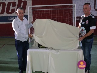 
<a style='margin-left: 5px;' class='btn btn-xs btn-social btn-facebook' href='https://www.facebook.com/sharer/sharer.php?u=https://www.boladovale.com.br/imgs/800-800-90/conteudo/fotos/1381/img4268.jpg' rel='popup' data-width='500' data-height='400'><i class='fa fa-facebook'></i>Compartilhar <span class='hidden-xs'>no Facebook</span>
</a> 
<a class='btn btn-default btn-xs' target='_blank' href='imgs/800-800-90/conteudo/fotos/1381/img4268.jpg'>
<span class='glyphicon glyphicon-cloud-download'></span> Salvar
</a> 
<span></span>