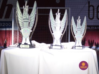 
<a style='margin-left: 5px;' class='btn btn-xs btn-social btn-facebook' href='https://www.facebook.com/sharer/sharer.php?u=https://www.boladovale.com.br/imgs/800-800-90/conteudo/fotos/1381/img4278.jpg' rel='popup' data-width='500' data-height='400'><i class='fa fa-facebook'></i>Compartilhar <span class='hidden-xs'>no Facebook</span>
</a> 
<a class='btn btn-default btn-xs' target='_blank' href='imgs/800-800-90/conteudo/fotos/1381/img4278.jpg'>
<span class='glyphicon glyphicon-cloud-download'></span> Salvar
</a> 
<span></span>