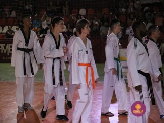 
<a style='margin-left: 5px;' class='btn btn-xs btn-social btn-facebook' href='https://www.facebook.com/sharer/sharer.php?u=https://www.boladovale.com.br/imgs/800-800-90/conteudo/fotos/1381/img4292.jpg' rel='popup' data-width='500' data-height='400'><i class='fa fa-facebook'></i>Compartilhar <span class='hidden-xs'>no Facebook</span>
</a> 
<a class='btn btn-default btn-xs' target='_blank' href='imgs/800-800-90/conteudo/fotos/1381/img4292.jpg'>
<span class='glyphicon glyphicon-cloud-download'></span> Salvar
</a> 
<span></span>