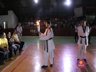 
<a style='margin-left: 5px;' class='btn btn-xs btn-social btn-facebook' href='https://www.facebook.com/sharer/sharer.php?u=https://www.boladovale.com.br/imgs/800-800-90/conteudo/fotos/1381/img4307.jpg' rel='popup' data-width='500' data-height='400'><i class='fa fa-facebook'></i>Compartilhar <span class='hidden-xs'>no Facebook</span>
</a> 
<a class='btn btn-default btn-xs' target='_blank' href='imgs/800-800-90/conteudo/fotos/1381/img4307.jpg'>
<span class='glyphicon glyphicon-cloud-download'></span> Salvar
</a> 
<span></span>