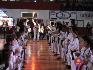 
<a style='margin-left: 5px;' class='btn btn-xs btn-social btn-facebook' href='https://www.facebook.com/sharer/sharer.php?u=https://www.boladovale.com.br/imgs/800-800-90/conteudo/fotos/1381/img4321.jpg' rel='popup' data-width='500' data-height='400'><i class='fa fa-facebook'></i>Compartilhar <span class='hidden-xs'>no Facebook</span>
</a> 
<a class='btn btn-default btn-xs' target='_blank' href='imgs/800-800-90/conteudo/fotos/1381/img4321.jpg'>
<span class='glyphicon glyphicon-cloud-download'></span> Salvar
</a> 
<span></span>