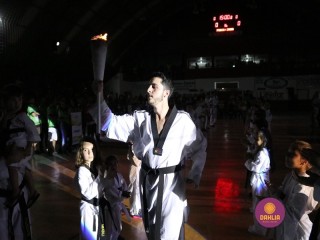 
<a style='margin-left: 5px;' class='btn btn-xs btn-social btn-facebook' href='https://www.facebook.com/sharer/sharer.php?u=https://www.boladovale.com.br/imgs/800-800-90/conteudo/fotos/1381/img4336.jpg' rel='popup' data-width='500' data-height='400'><i class='fa fa-facebook'></i>Compartilhar <span class='hidden-xs'>no Facebook</span>
</a> 
<a class='btn btn-default btn-xs' target='_blank' href='imgs/800-800-90/conteudo/fotos/1381/img4336.jpg'>
<span class='glyphicon glyphicon-cloud-download'></span> Salvar
</a> 
<span></span>