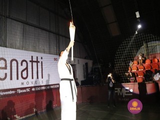 
<a style='margin-left: 5px;' class='btn btn-xs btn-social btn-facebook' href='https://www.facebook.com/sharer/sharer.php?u=https://www.boladovale.com.br/imgs/800-800-90/conteudo/fotos/1381/img4343.jpg' rel='popup' data-width='500' data-height='400'><i class='fa fa-facebook'></i>Compartilhar <span class='hidden-xs'>no Facebook</span>
</a> 
<a class='btn btn-default btn-xs' target='_blank' href='imgs/800-800-90/conteudo/fotos/1381/img4343.jpg'>
<span class='glyphicon glyphicon-cloud-download'></span> Salvar
</a> 
<span></span>