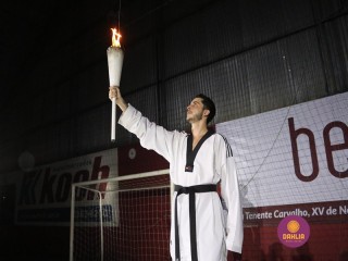 
<a style='margin-left: 5px;' class='btn btn-xs btn-social btn-facebook' href='https://www.facebook.com/sharer/sharer.php?u=https://www.boladovale.com.br/imgs/800-800-90/conteudo/fotos/1381/img4354.jpg' rel='popup' data-width='500' data-height='400'><i class='fa fa-facebook'></i>Compartilhar <span class='hidden-xs'>no Facebook</span>
</a> 
<a class='btn btn-default btn-xs' target='_blank' href='imgs/800-800-90/conteudo/fotos/1381/img4354.jpg'>
<span class='glyphicon glyphicon-cloud-download'></span> Salvar
</a> 
<span></span>