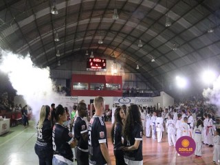 
<a style='margin-left: 5px;' class='btn btn-xs btn-social btn-facebook' href='https://www.facebook.com/sharer/sharer.php?u=https://www.boladovale.com.br/imgs/800-800-90/conteudo/fotos/1381/img4389.jpg' rel='popup' data-width='500' data-height='400'><i class='fa fa-facebook'></i>Compartilhar <span class='hidden-xs'>no Facebook</span>
</a> 
<a class='btn btn-default btn-xs' target='_blank' href='imgs/800-800-90/conteudo/fotos/1381/img4389.jpg'>
<span class='glyphicon glyphicon-cloud-download'></span> Salvar
</a> 
<span></span>