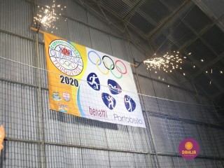 
<a style='margin-left: 5px;' class='btn btn-xs btn-social btn-facebook' href='https://www.facebook.com/sharer/sharer.php?u=https://www.boladovale.com.br/imgs/800-800-90/conteudo/fotos/1381/img4412.jpg' rel='popup' data-width='500' data-height='400'><i class='fa fa-facebook'></i>Compartilhar <span class='hidden-xs'>no Facebook</span>
</a> 
<a class='btn btn-default btn-xs' target='_blank' href='imgs/800-800-90/conteudo/fotos/1381/img4412.jpg'>
<span class='glyphicon glyphicon-cloud-download'></span> Salvar
</a> 
<span></span>