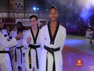 
<a style='margin-left: 5px;' class='btn btn-xs btn-social btn-facebook' href='https://www.facebook.com/sharer/sharer.php?u=https://www.boladovale.com.br/imgs/800-800-90/conteudo/fotos/1381/img4418.jpg' rel='popup' data-width='500' data-height='400'><i class='fa fa-facebook'></i>Compartilhar <span class='hidden-xs'>no Facebook</span>
</a> 
<a class='btn btn-default btn-xs' target='_blank' href='imgs/800-800-90/conteudo/fotos/1381/img4418.jpg'>
<span class='glyphicon glyphicon-cloud-download'></span> Salvar
</a> 
<span></span>