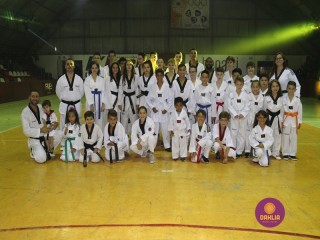 
<a style='margin-left: 5px;' class='btn btn-xs btn-social btn-facebook' href='https://www.facebook.com/sharer/sharer.php?u=https://www.boladovale.com.br/imgs/800-800-90/conteudo/fotos/1381/img4421.jpg' rel='popup' data-width='500' data-height='400'><i class='fa fa-facebook'></i>Compartilhar <span class='hidden-xs'>no Facebook</span>
</a> 
<a class='btn btn-default btn-xs' target='_blank' href='imgs/800-800-90/conteudo/fotos/1381/img4421.jpg'>
<span class='glyphicon glyphicon-cloud-download'></span> Salvar
</a> 
<span></span>