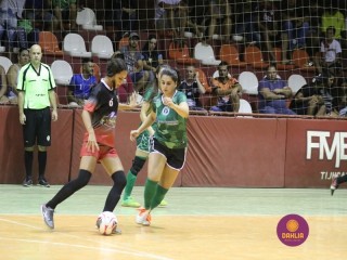 
<a style='margin-left: 5px;' class='btn btn-xs btn-social btn-facebook' href='https://www.facebook.com/sharer/sharer.php?u=https://www.boladovale.com.br/imgs/800-800-90/conteudo/fotos/1382/img4502.jpg' rel='popup' data-width='500' data-height='400'><i class='fa fa-facebook'></i>Compartilhar <span class='hidden-xs'>no Facebook</span>
</a> 
<a class='btn btn-default btn-xs' target='_blank' href='imgs/800-800-90/conteudo/fotos/1382/img4502.jpg'>
<span class='glyphicon glyphicon-cloud-download'></span> Salvar
</a> 
<span></span>