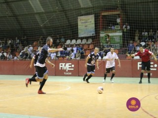
<a style='margin-left: 5px;' class='btn btn-xs btn-social btn-facebook' href='https://www.facebook.com/sharer/sharer.php?u=https://www.boladovale.com.br/imgs/800-800-90/conteudo/fotos/1385/img4850.jpg' rel='popup' data-width='500' data-height='400'><i class='fa fa-facebook'></i>Compartilhar <span class='hidden-xs'>no Facebook</span>
</a> 
<a class='btn btn-default btn-xs' target='_blank' href='imgs/800-800-90/conteudo/fotos/1385/img4850.jpg'>
<span class='glyphicon glyphicon-cloud-download'></span> Salvar
</a> 
<span></span>
