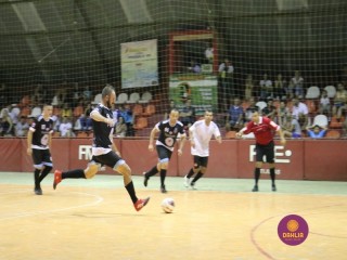 
<a style='margin-left: 5px;' class='btn btn-xs btn-social btn-facebook' href='https://www.facebook.com/sharer/sharer.php?u=https://www.boladovale.com.br/imgs/800-800-90/conteudo/fotos/1385/img4851.jpg' rel='popup' data-width='500' data-height='400'><i class='fa fa-facebook'></i>Compartilhar <span class='hidden-xs'>no Facebook</span>
</a> 
<a class='btn btn-default btn-xs' target='_blank' href='imgs/800-800-90/conteudo/fotos/1385/img4851.jpg'>
<span class='glyphicon glyphicon-cloud-download'></span> Salvar
</a> 
<span></span>