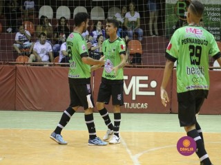 
<a style='margin-left: 5px;' class='btn btn-xs btn-social btn-facebook' href='https://www.facebook.com/sharer/sharer.php?u=https://www.boladovale.com.br/imgs/800-800-90/conteudo/fotos/1385/img4937.jpg' rel='popup' data-width='500' data-height='400'><i class='fa fa-facebook'></i>Compartilhar <span class='hidden-xs'>no Facebook</span>
</a> 
<a class='btn btn-default btn-xs' target='_blank' href='imgs/800-800-90/conteudo/fotos/1385/img4937.jpg'>
<span class='glyphicon glyphicon-cloud-download'></span> Salvar
</a> 
<span></span>