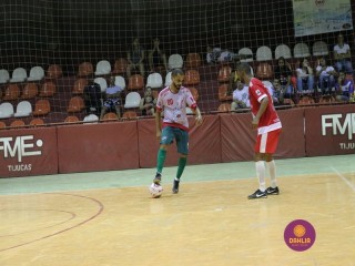 
<a style='margin-left: 5px;' class='btn btn-xs btn-social btn-facebook' href='https://www.facebook.com/sharer/sharer.php?u=https://www.boladovale.com.br/imgs/800-800-90/conteudo/fotos/1385/img4964.jpg' rel='popup' data-width='500' data-height='400'><i class='fa fa-facebook'></i>Compartilhar <span class='hidden-xs'>no Facebook</span>
</a> 
<a class='btn btn-default btn-xs' target='_blank' href='imgs/800-800-90/conteudo/fotos/1385/img4964.jpg'>
<span class='glyphicon glyphicon-cloud-download'></span> Salvar
</a> 
<span></span>