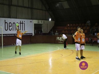
<a style='margin-left: 5px;' class='btn btn-xs btn-social btn-facebook' href='https://www.facebook.com/sharer/sharer.php?u=https://www.boladovale.com.br/imgs/800-800-90/conteudo/fotos/1389/img0071.jpg' rel='popup' data-width='500' data-height='400'><i class='fa fa-facebook'></i>Compartilhar <span class='hidden-xs'>no Facebook</span>
</a> 
<a class='btn btn-default btn-xs' target='_blank' href='imgs/800-800-90/conteudo/fotos/1389/img0071.jpg'>
<span class='glyphicon glyphicon-cloud-download'></span> Salvar
</a> 
<span></span>