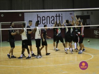 
<a style='margin-left: 5px;' class='btn btn-xs btn-social btn-facebook' href='https://www.facebook.com/sharer/sharer.php?u=https://www.boladovale.com.br/imgs/800-800-90/conteudo/fotos/1389/img9938.jpg' rel='popup' data-width='500' data-height='400'><i class='fa fa-facebook'></i>Compartilhar <span class='hidden-xs'>no Facebook</span>
</a> 
<a class='btn btn-default btn-xs' target='_blank' href='imgs/800-800-90/conteudo/fotos/1389/img9938.jpg'>
<span class='glyphicon glyphicon-cloud-download'></span> Salvar
</a> 
<span></span>