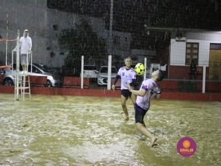 
<a style='margin-left: 5px;' class='btn btn-xs btn-social btn-facebook' href='https://www.facebook.com/sharer/sharer.php?u=https://www.boladovale.com.br/imgs/800-800-90/conteudo/fotos/1390/img0032.jpg' rel='popup' data-width='500' data-height='400'><i class='fa fa-facebook'></i>Compartilhar <span class='hidden-xs'>no Facebook</span>
</a> 
<a class='btn btn-default btn-xs' target='_blank' href='imgs/800-800-90/conteudo/fotos/1390/img0032.jpg'>
<span class='glyphicon glyphicon-cloud-download'></span> Salvar
</a> 
<span></span>