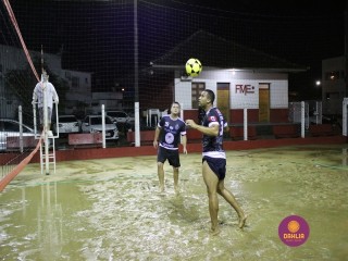
<a style='margin-left: 5px;' class='btn btn-xs btn-social btn-facebook' href='https://www.facebook.com/sharer/sharer.php?u=https://www.boladovale.com.br/imgs/800-800-90/conteudo/fotos/1390/img0133.jpg' rel='popup' data-width='500' data-height='400'><i class='fa fa-facebook'></i>Compartilhar <span class='hidden-xs'>no Facebook</span>
</a> 
<a class='btn btn-default btn-xs' target='_blank' href='imgs/800-800-90/conteudo/fotos/1390/img0133.jpg'>
<span class='glyphicon glyphicon-cloud-download'></span> Salvar
</a> 
<span></span>