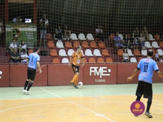 
<a style='margin-left: 5px;' class='btn btn-xs btn-social btn-facebook' href='https://www.facebook.com/sharer/sharer.php?u=https://www.boladovale.com.br/imgs/800-800-90/conteudo/fotos/1391/img0363.jpg' rel='popup' data-width='500' data-height='400'><i class='fa fa-facebook'></i>Compartilhar <span class='hidden-xs'>no Facebook</span>
</a> 
<a class='btn btn-default btn-xs' target='_blank' href='imgs/800-800-90/conteudo/fotos/1391/img0363.jpg'>
<span class='glyphicon glyphicon-cloud-download'></span> Salvar
</a> 
<span></span>