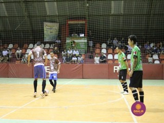 
<a style='margin-left: 5px;' class='btn btn-xs btn-social btn-facebook' href='https://www.facebook.com/sharer/sharer.php?u=https://www.boladovale.com.br/imgs/800-800-90/conteudo/fotos/1391/img0405.jpg' rel='popup' data-width='500' data-height='400'><i class='fa fa-facebook'></i>Compartilhar <span class='hidden-xs'>no Facebook</span>
</a> 
<a class='btn btn-default btn-xs' target='_blank' href='imgs/800-800-90/conteudo/fotos/1391/img0405.jpg'>
<span class='glyphicon glyphicon-cloud-download'></span> Salvar
</a> 
<span></span>