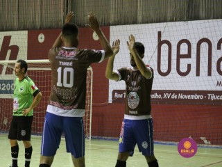 
<a style='margin-left: 5px;' class='btn btn-xs btn-social btn-facebook' href='https://www.facebook.com/sharer/sharer.php?u=https://www.boladovale.com.br/imgs/800-800-90/conteudo/fotos/1391/img0417.jpg' rel='popup' data-width='500' data-height='400'><i class='fa fa-facebook'></i>Compartilhar <span class='hidden-xs'>no Facebook</span>
</a> 
<a class='btn btn-default btn-xs' target='_blank' href='imgs/800-800-90/conteudo/fotos/1391/img0417.jpg'>
<span class='glyphicon glyphicon-cloud-download'></span> Salvar
</a> 
<span></span>