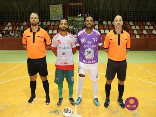 
<a style='margin-left: 5px;' class='btn btn-xs btn-social btn-facebook' href='https://www.facebook.com/sharer/sharer.php?u=https://www.boladovale.com.br/imgs/800-800-90/conteudo/fotos/1391/img0456.jpg' rel='popup' data-width='500' data-height='400'><i class='fa fa-facebook'></i>Compartilhar <span class='hidden-xs'>no Facebook</span>
</a> 
<a class='btn btn-default btn-xs' target='_blank' href='imgs/800-800-90/conteudo/fotos/1391/img0456.jpg'>
<span class='glyphicon glyphicon-cloud-download'></span> Salvar
</a> 
<span></span>