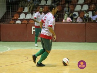 
<a style='margin-left: 5px;' class='btn btn-xs btn-social btn-facebook' href='https://www.facebook.com/sharer/sharer.php?u=https://www.boladovale.com.br/imgs/800-800-90/conteudo/fotos/1391/img0464.jpg' rel='popup' data-width='500' data-height='400'><i class='fa fa-facebook'></i>Compartilhar <span class='hidden-xs'>no Facebook</span>
</a> 
<a class='btn btn-default btn-xs' target='_blank' href='imgs/800-800-90/conteudo/fotos/1391/img0464.jpg'>
<span class='glyphicon glyphicon-cloud-download'></span> Salvar
</a> 
<span></span>