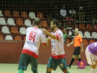 
<a style='margin-left: 5px;' class='btn btn-xs btn-social btn-facebook' href='https://www.facebook.com/sharer/sharer.php?u=https://www.boladovale.com.br/imgs/800-800-90/conteudo/fotos/1391/img0467.jpg' rel='popup' data-width='500' data-height='400'><i class='fa fa-facebook'></i>Compartilhar <span class='hidden-xs'>no Facebook</span>
</a> 
<a class='btn btn-default btn-xs' target='_blank' href='imgs/800-800-90/conteudo/fotos/1391/img0467.jpg'>
<span class='glyphicon glyphicon-cloud-download'></span> Salvar
</a> 
<span></span>