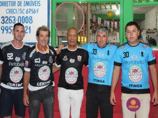 
<a style='margin-left: 5px;' class='btn btn-xs btn-social btn-facebook' href='https://www.facebook.com/sharer/sharer.php?u=https://www.boladovale.com.br/imgs/800-800-90/conteudo/fotos/1393/img5184.jpg' rel='popup' data-width='500' data-height='400'><i class='fa fa-facebook'></i>Compartilhar <span class='hidden-xs'>no Facebook</span>
</a> 
<a class='btn btn-default btn-xs' target='_blank' href='imgs/800-800-90/conteudo/fotos/1393/img5184.jpg'>
<span class='glyphicon glyphicon-cloud-download'></span> Salvar
</a> 
<span></span>