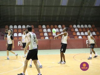 
<a style='margin-left: 5px;' class='btn btn-xs btn-social btn-facebook' href='https://www.facebook.com/sharer/sharer.php?u=https://www.boladovale.com.br/imgs/800-800-90/conteudo/fotos/1395/img0840.jpg' rel='popup' data-width='500' data-height='400'><i class='fa fa-facebook'></i>Compartilhar <span class='hidden-xs'>no Facebook</span>
</a> 
<a class='btn btn-default btn-xs' target='_blank' href='imgs/800-800-90/conteudo/fotos/1395/img0840.jpg'>
<span class='glyphicon glyphicon-cloud-download'></span> Salvar
</a> 
<span></span>