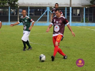 
<a style='margin-left: 5px;' class='btn btn-xs btn-social btn-facebook' href='https://www.facebook.com/sharer/sharer.php?u=https://www.boladovale.com.br/imgs/800-800-90/conteudo/fotos/1396/img0574.jpg' rel='popup' data-width='500' data-height='400'><i class='fa fa-facebook'></i>Compartilhar <span class='hidden-xs'>no Facebook</span>
</a> 
<a class='btn btn-default btn-xs' target='_blank' href='imgs/800-800-90/conteudo/fotos/1396/img0574.jpg'>
<span class='glyphicon glyphicon-cloud-download'></span> Salvar
</a> 
<span></span>