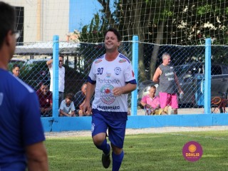 
<a style='margin-left: 5px;' class='btn btn-xs btn-social btn-facebook' href='https://www.facebook.com/sharer/sharer.php?u=https://www.boladovale.com.br/imgs/800-800-90/conteudo/fotos/1397/img0746.jpg' rel='popup' data-width='500' data-height='400'><i class='fa fa-facebook'></i>Compartilhar <span class='hidden-xs'>no Facebook</span>
</a> 
<a class='btn btn-default btn-xs' target='_blank' href='imgs/800-800-90/conteudo/fotos/1397/img0746.jpg'>
<span class='glyphicon glyphicon-cloud-download'></span> Salvar
</a> 
<span></span>