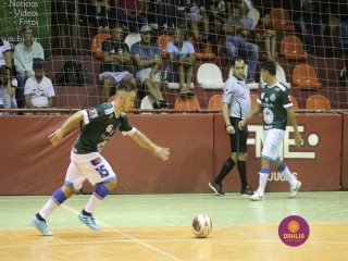 
<a style='margin-left: 5px;' class='btn btn-xs btn-social btn-facebook' href='https://www.facebook.com/sharer/sharer.php?u=https://www.boladovale.com.br/imgs/800-800-90/conteudo/fotos/1399/img1079.jpg' rel='popup' data-width='500' data-height='400'><i class='fa fa-facebook'></i>Compartilhar <span class='hidden-xs'>no Facebook</span>
</a> 
<a class='btn btn-default btn-xs' target='_blank' href='imgs/800-800-90/conteudo/fotos/1399/img1079.jpg'>
<span class='glyphicon glyphicon-cloud-download'></span> Salvar
</a> 
<span></span>