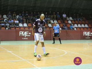 
<a style='margin-left: 5px;' class='btn btn-xs btn-social btn-facebook' href='https://www.facebook.com/sharer/sharer.php?u=https://www.boladovale.com.br/imgs/800-800-90/conteudo/fotos/1399/img5494.jpg' rel='popup' data-width='500' data-height='400'><i class='fa fa-facebook'></i>Compartilhar <span class='hidden-xs'>no Facebook</span>
</a> 
<a class='btn btn-default btn-xs' target='_blank' href='imgs/800-800-90/conteudo/fotos/1399/img5494.jpg'>
<span class='glyphicon glyphicon-cloud-download'></span> Salvar
</a> 
<span></span>