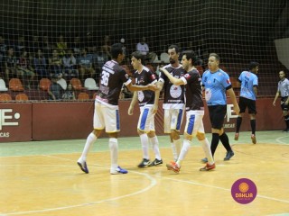 
<a style='margin-left: 5px;' class='btn btn-xs btn-social btn-facebook' href='https://www.facebook.com/sharer/sharer.php?u=https://www.boladovale.com.br/imgs/800-800-90/conteudo/fotos/1399/img5538.jpg' rel='popup' data-width='500' data-height='400'><i class='fa fa-facebook'></i>Compartilhar <span class='hidden-xs'>no Facebook</span>
</a> 
<a class='btn btn-default btn-xs' target='_blank' href='imgs/800-800-90/conteudo/fotos/1399/img5538.jpg'>
<span class='glyphicon glyphicon-cloud-download'></span> Salvar
</a> 
<span></span>