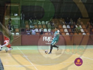 
<a style='margin-left: 5px;' class='btn btn-xs btn-social btn-facebook' href='https://www.facebook.com/sharer/sharer.php?u=https://www.boladovale.com.br/imgs/800-800-90/conteudo/fotos/1402/img1313.jpg' rel='popup' data-width='500' data-height='400'><i class='fa fa-facebook'></i>Compartilhar <span class='hidden-xs'>no Facebook</span>
</a> 
<a class='btn btn-default btn-xs' target='_blank' href='imgs/800-800-90/conteudo/fotos/1402/img1313.jpg'>
<span class='glyphicon glyphicon-cloud-download'></span> Salvar
</a> 
<span></span>