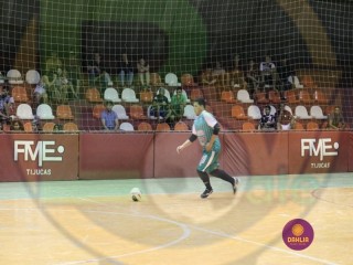 
<a style='margin-left: 5px;' class='btn btn-xs btn-social btn-facebook' href='https://www.facebook.com/sharer/sharer.php?u=https://www.boladovale.com.br/imgs/800-800-90/conteudo/fotos/1402/img1367.jpg' rel='popup' data-width='500' data-height='400'><i class='fa fa-facebook'></i>Compartilhar <span class='hidden-xs'>no Facebook</span>
</a> 
<a class='btn btn-default btn-xs' target='_blank' href='imgs/800-800-90/conteudo/fotos/1402/img1367.jpg'>
<span class='glyphicon glyphicon-cloud-download'></span> Salvar
</a> 
<span></span>