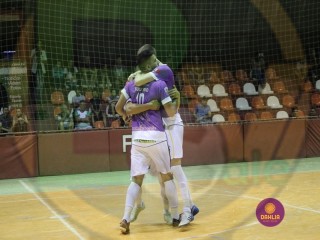 
<a style='margin-left: 5px;' class='btn btn-xs btn-social btn-facebook' href='https://www.facebook.com/sharer/sharer.php?u=https://www.boladovale.com.br/imgs/800-800-90/conteudo/fotos/1402/img1408.jpg' rel='popup' data-width='500' data-height='400'><i class='fa fa-facebook'></i>Compartilhar <span class='hidden-xs'>no Facebook</span>
</a> 
<a class='btn btn-default btn-xs' target='_blank' href='imgs/800-800-90/conteudo/fotos/1402/img1408.jpg'>
<span class='glyphicon glyphicon-cloud-download'></span> Salvar
</a> 
<span></span>