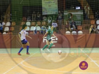 
<a style='margin-left: 5px;' class='btn btn-xs btn-social btn-facebook' href='https://www.facebook.com/sharer/sharer.php?u=https://www.boladovale.com.br/imgs/800-800-90/conteudo/fotos/1403/img1167.jpg' rel='popup' data-width='500' data-height='400'><i class='fa fa-facebook'></i>Compartilhar <span class='hidden-xs'>no Facebook</span>
</a> 
<a class='btn btn-default btn-xs' target='_blank' href='imgs/800-800-90/conteudo/fotos/1403/img1167.jpg'>
<span class='glyphicon glyphicon-cloud-download'></span> Salvar
</a> 
<span></span>