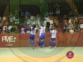 
<a style='margin-left: 5px;' class='btn btn-xs btn-social btn-facebook' href='https://www.facebook.com/sharer/sharer.php?u=https://www.boladovale.com.br/imgs/800-800-90/conteudo/fotos/1403/img1299.jpg' rel='popup' data-width='500' data-height='400'><i class='fa fa-facebook'></i>Compartilhar <span class='hidden-xs'>no Facebook</span>
</a> 
<a class='btn btn-default btn-xs' target='_blank' href='imgs/800-800-90/conteudo/fotos/1403/img1299.jpg'>
<span class='glyphicon glyphicon-cloud-download'></span> Salvar
</a> 
<span></span>