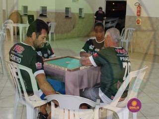 
<a style='margin-left: 5px;' class='btn btn-xs btn-social btn-facebook' href='https://www.facebook.com/sharer/sharer.php?u=https://www.boladovale.com.br/imgs/800-800-90/conteudo/fotos/1405/img5689.jpg' rel='popup' data-width='500' data-height='400'><i class='fa fa-facebook'></i>Compartilhar <span class='hidden-xs'>no Facebook</span>
</a> 
<a class='btn btn-default btn-xs' target='_blank' href='imgs/800-800-90/conteudo/fotos/1405/img5689.jpg'>
<span class='glyphicon glyphicon-cloud-download'></span> Salvar
</a> 
<span></span>